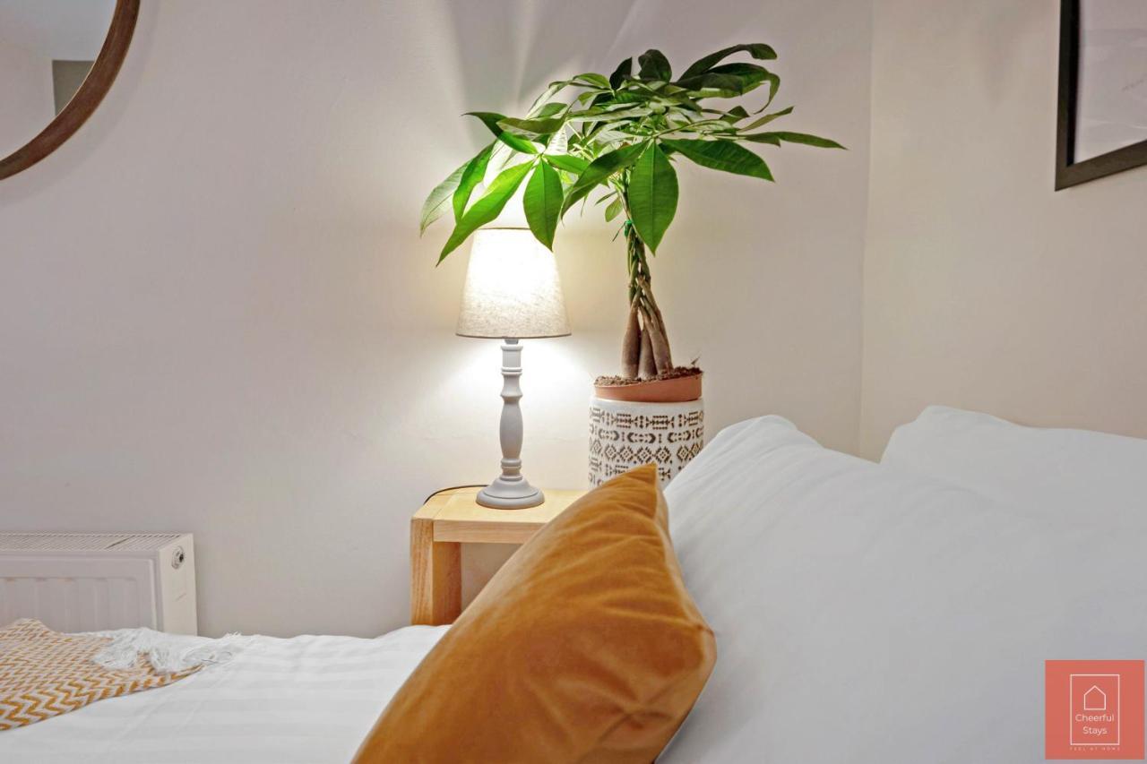 Cheerful Stays: Spacious Flat In Vibrant Leith Эдинбург Экстерьер фото
