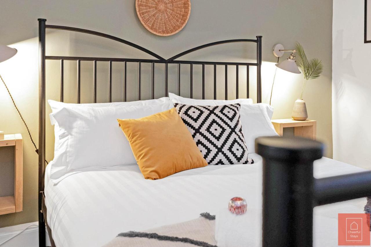 Cheerful Stays: Spacious Flat In Vibrant Leith Эдинбург Экстерьер фото