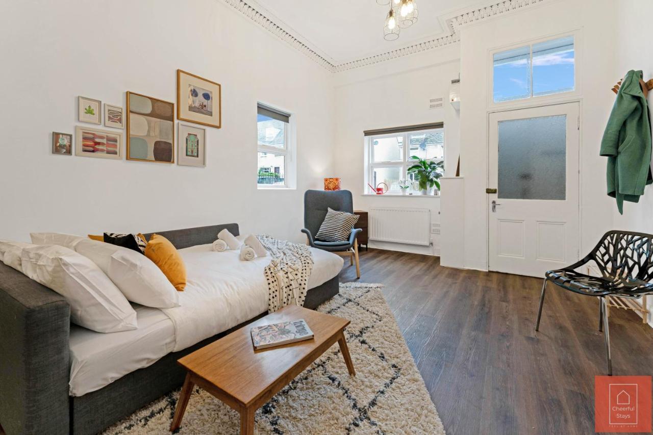 Cheerful Stays: Spacious Flat In Vibrant Leith Эдинбург Экстерьер фото