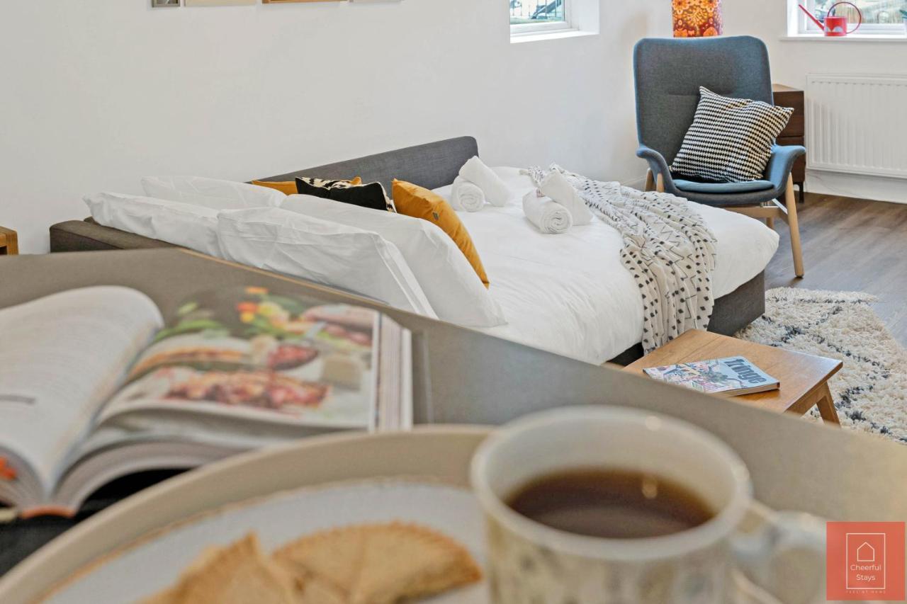 Cheerful Stays: Spacious Flat In Vibrant Leith Эдинбург Экстерьер фото