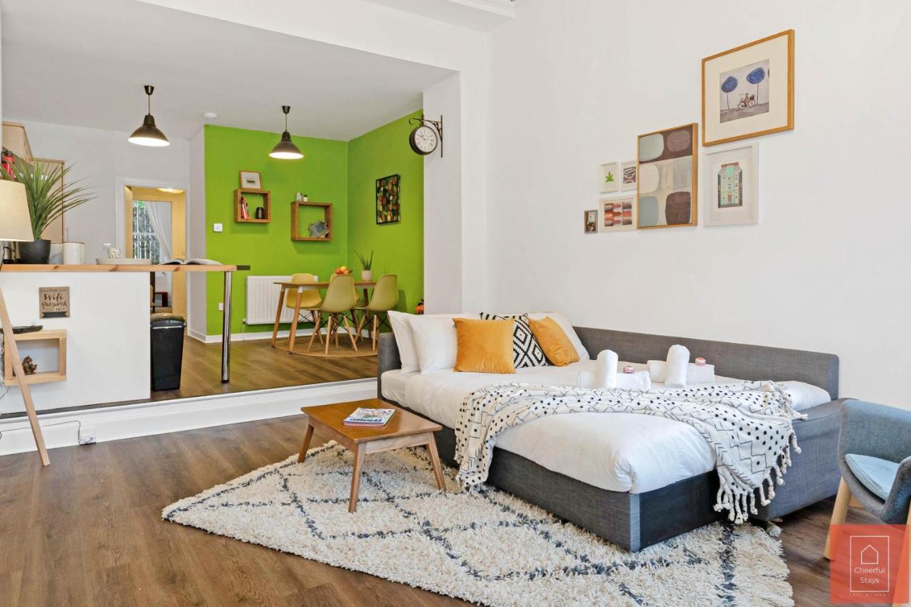 Cheerful Stays: Spacious Flat In Vibrant Leith Эдинбург Экстерьер фото
