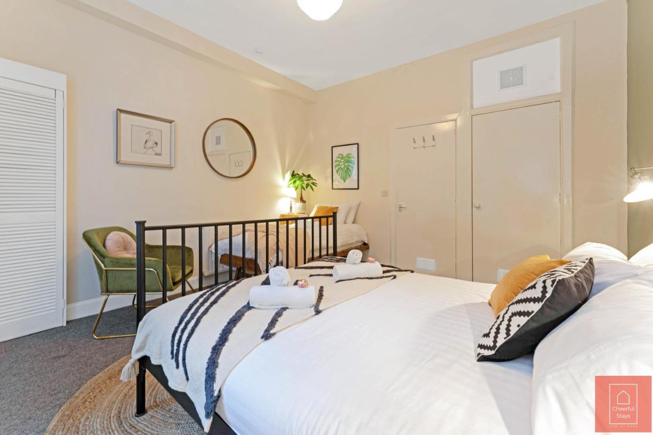 Cheerful Stays: Spacious Flat In Vibrant Leith Эдинбург Экстерьер фото
