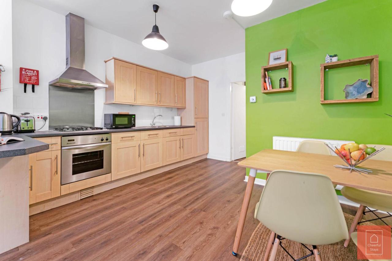 Cheerful Stays: Spacious Flat In Vibrant Leith Эдинбург Экстерьер фото