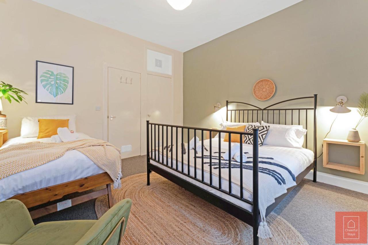 Cheerful Stays: Spacious Flat In Vibrant Leith Эдинбург Экстерьер фото